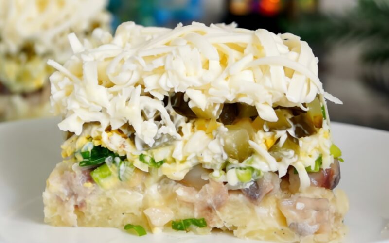 Секрет идеального праздника: готовим "Сельдь под снегом" — салат, который затмит собой даже любимую "Шубу"